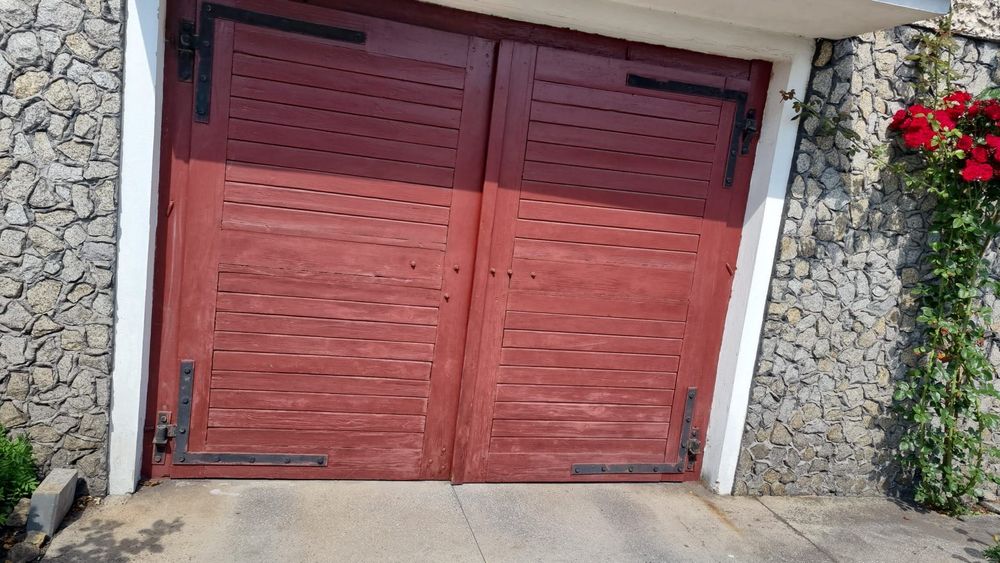 Drzwi garażowe podwójne drewniane