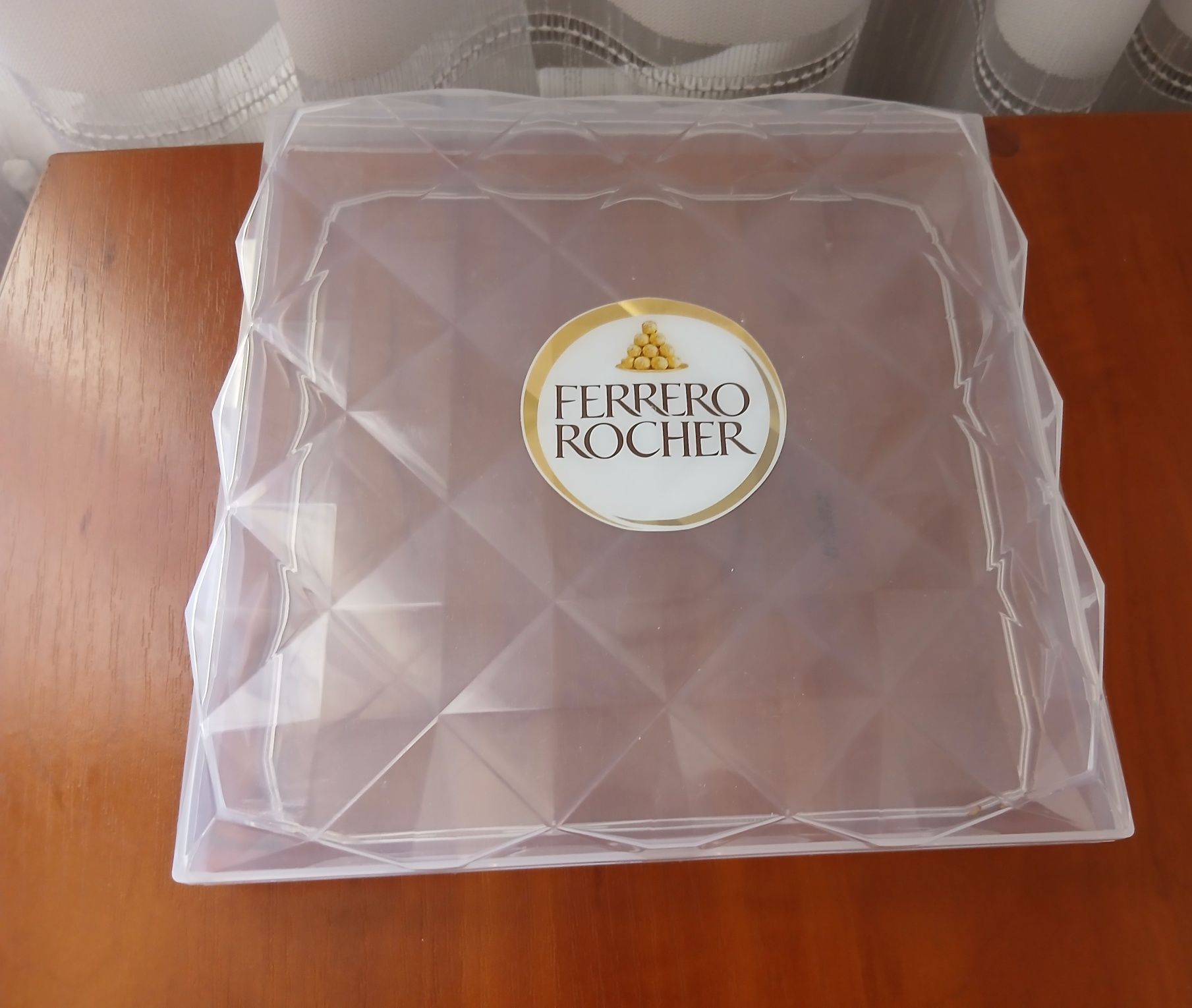 Коробки від цукерок FERRERO ROCHER
