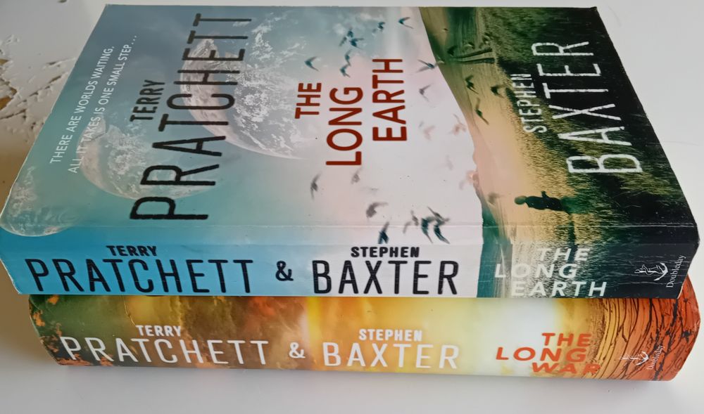 2 livtos Terry Pratchett e Stephen Baxter