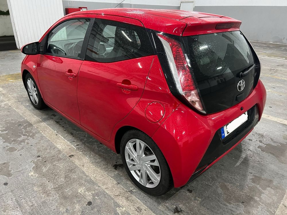 Toyota Aygo 1.0 X-Play +AC 5 portas