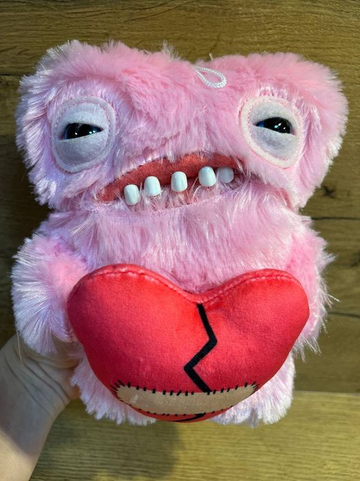 Fuggler - Zubasty pluszak w ksztatcie wrochatego różowego serca