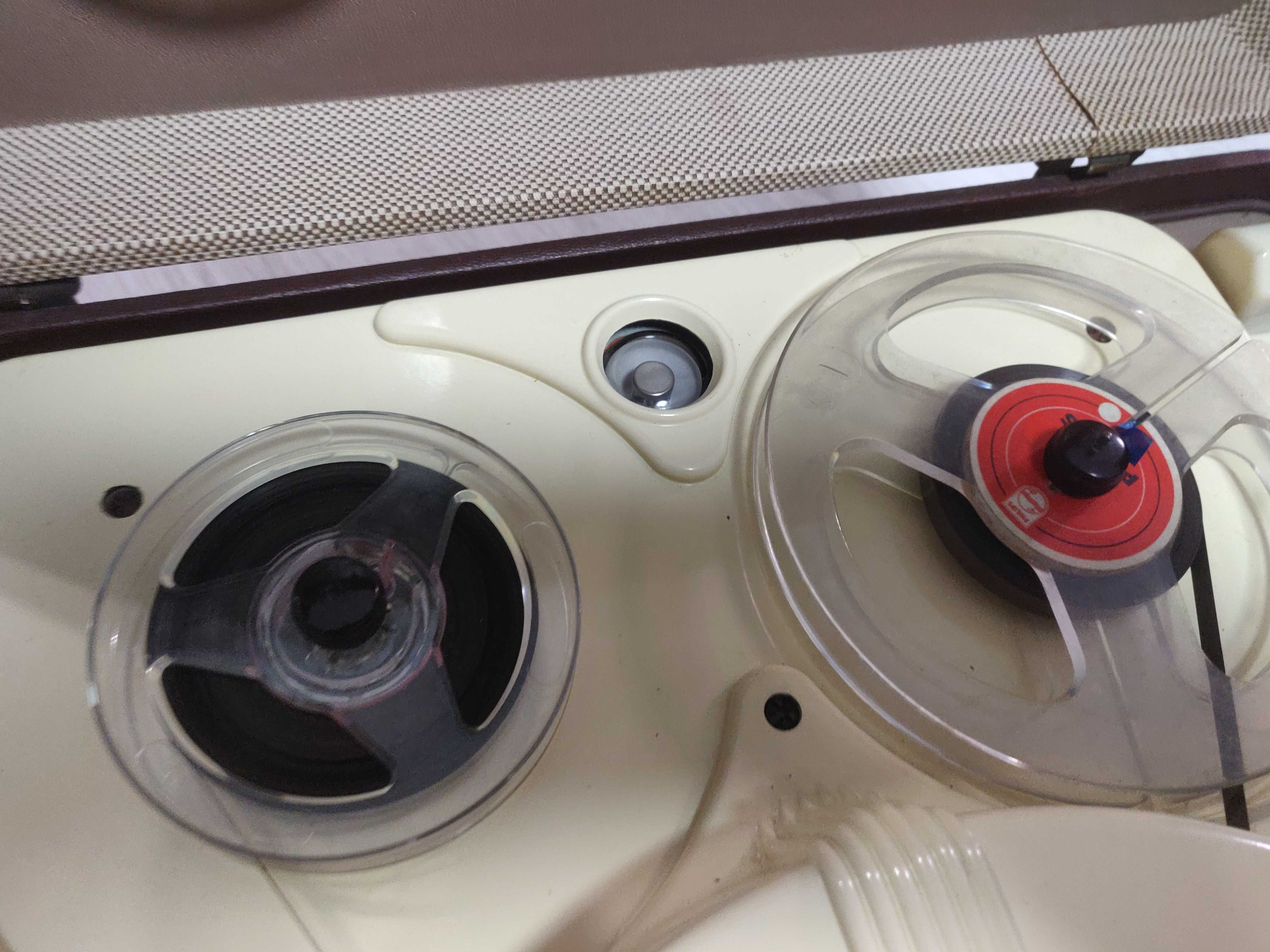 Stary magnetofon szpulowy Philips EL3511