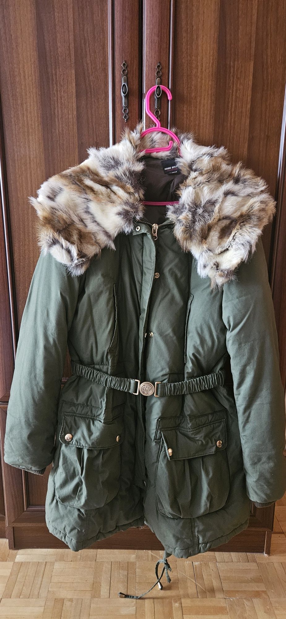Gruba parka / kurtka khaki z kołnierzem ze sztucznego futra