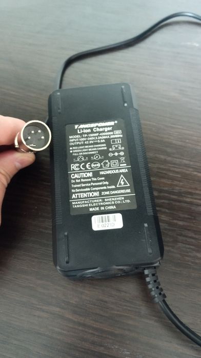 Зарядний пристрій 4 пін