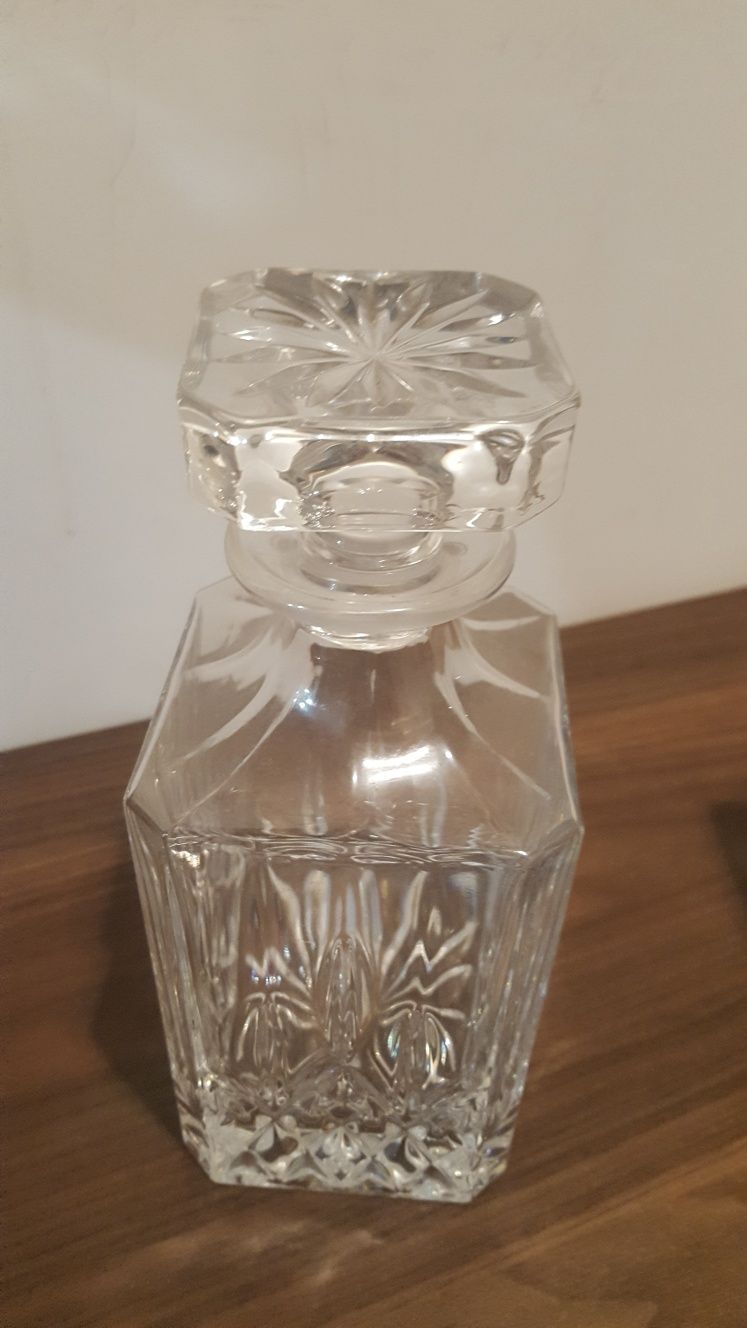 Conjunto de peças de cha e cafe e garrafas para whisky de cristal