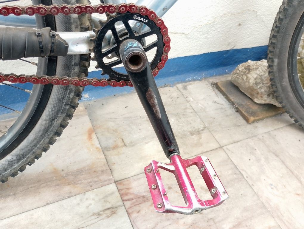 Bicicleta dirt quadro mondraker