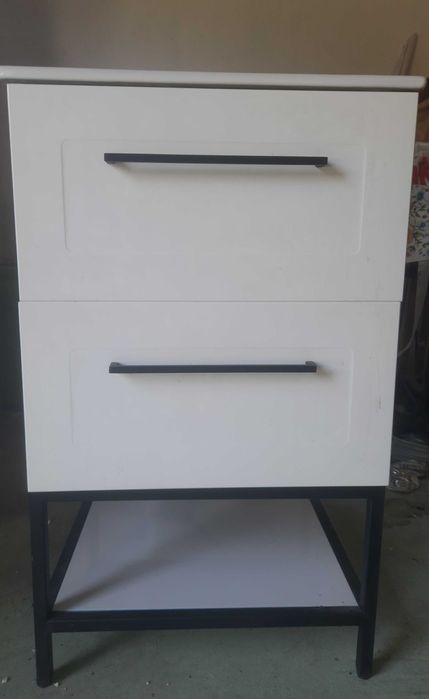 Szafka łazienkowa z umywalka