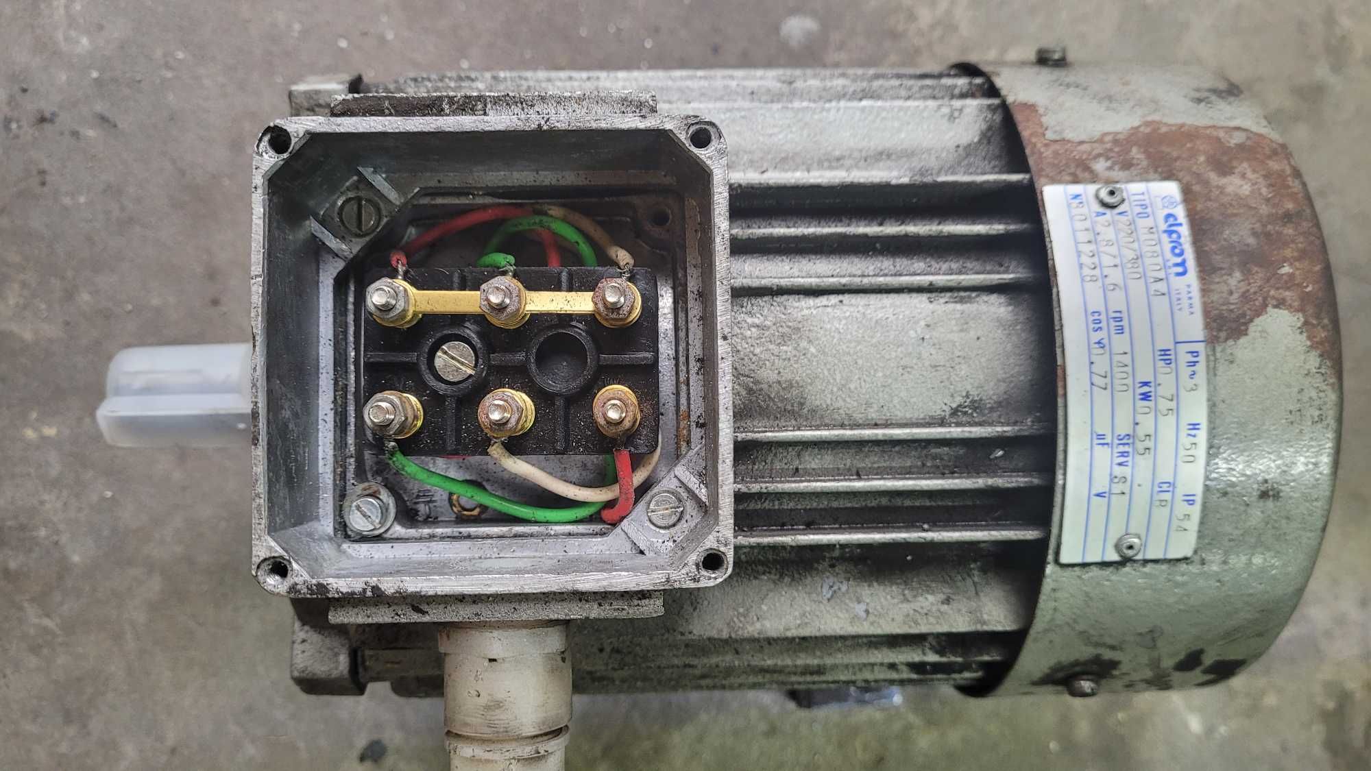 Silnk elektryczny 3 -fazowy 0,55 kW wałek 19 mm