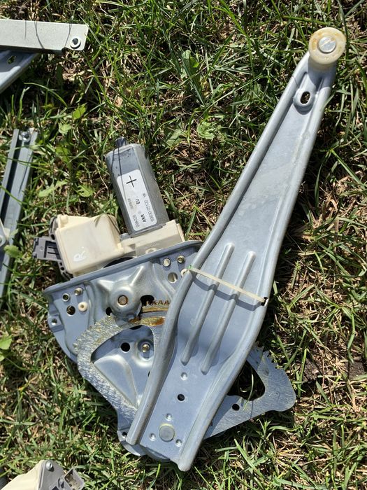 Механізм склопідйомника Toyota Avensis T25