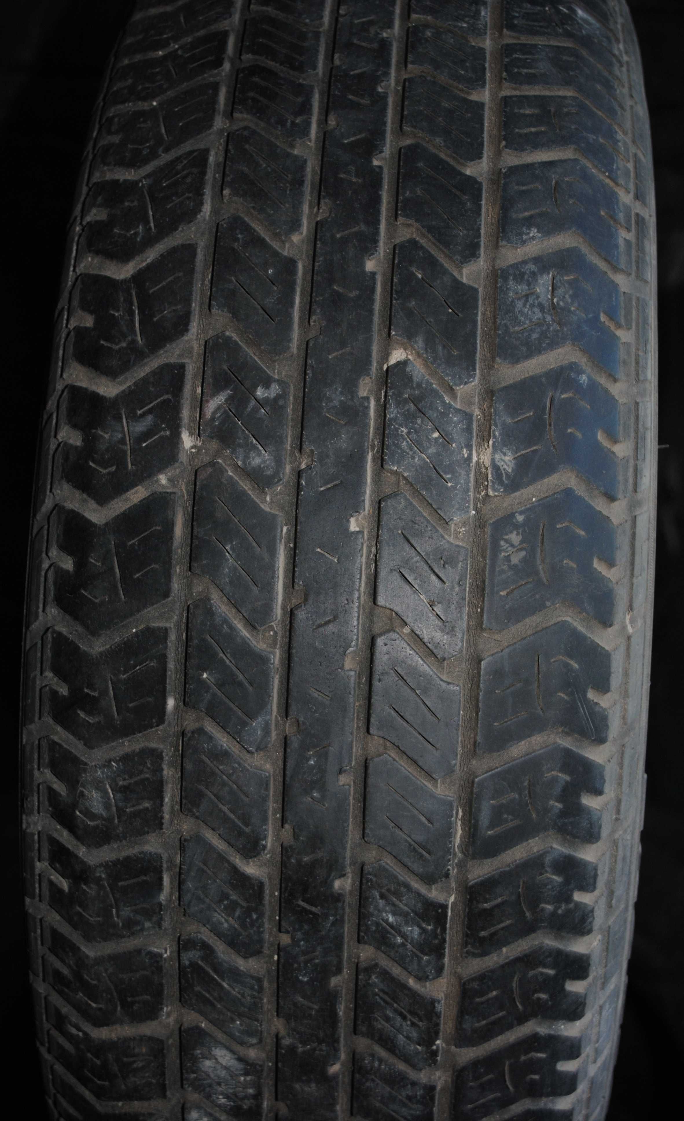 1 шина Roadstone 205/70 R15 4,5-5 мм без гуль, латок, порізів 2004р .