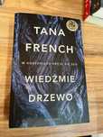 Tana French – Wiedźmie drzewo