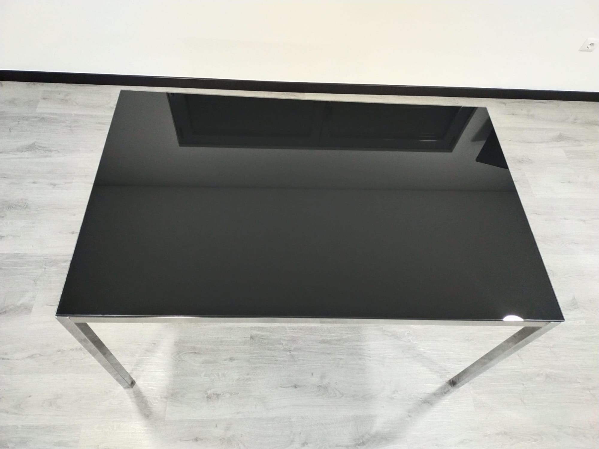 Mesa refeição, IKEA  135 x 85 cm, modelo TORSBY, cromado, vidro preto