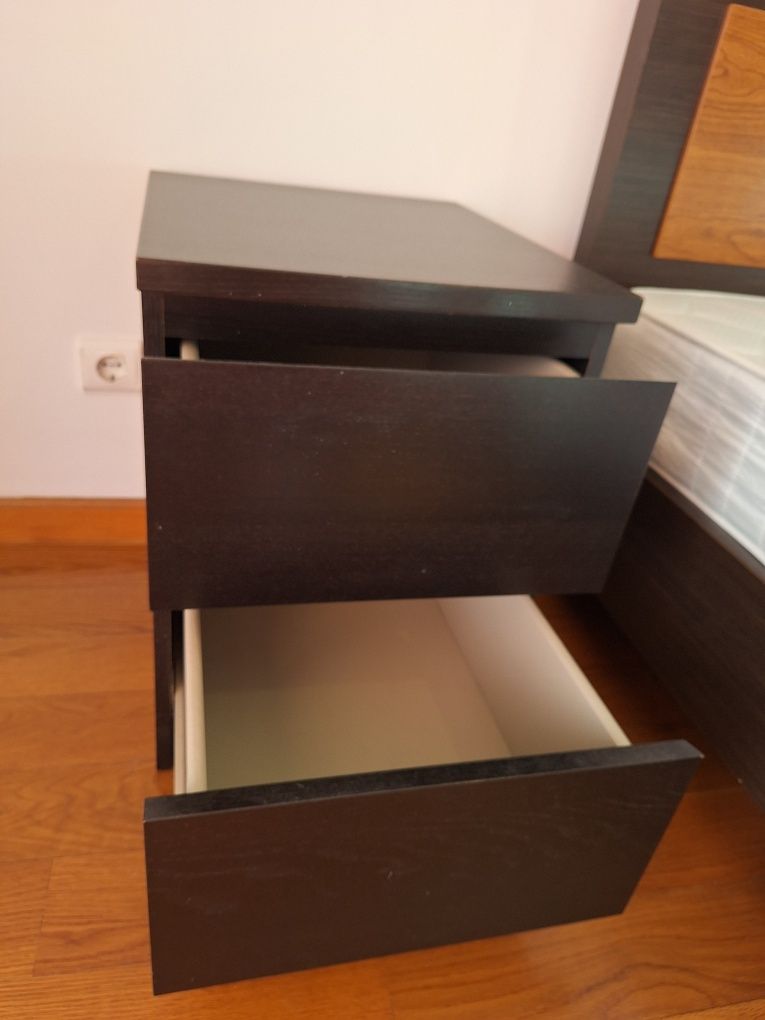 Quarto solteiro cama+colchao+ mesinhas