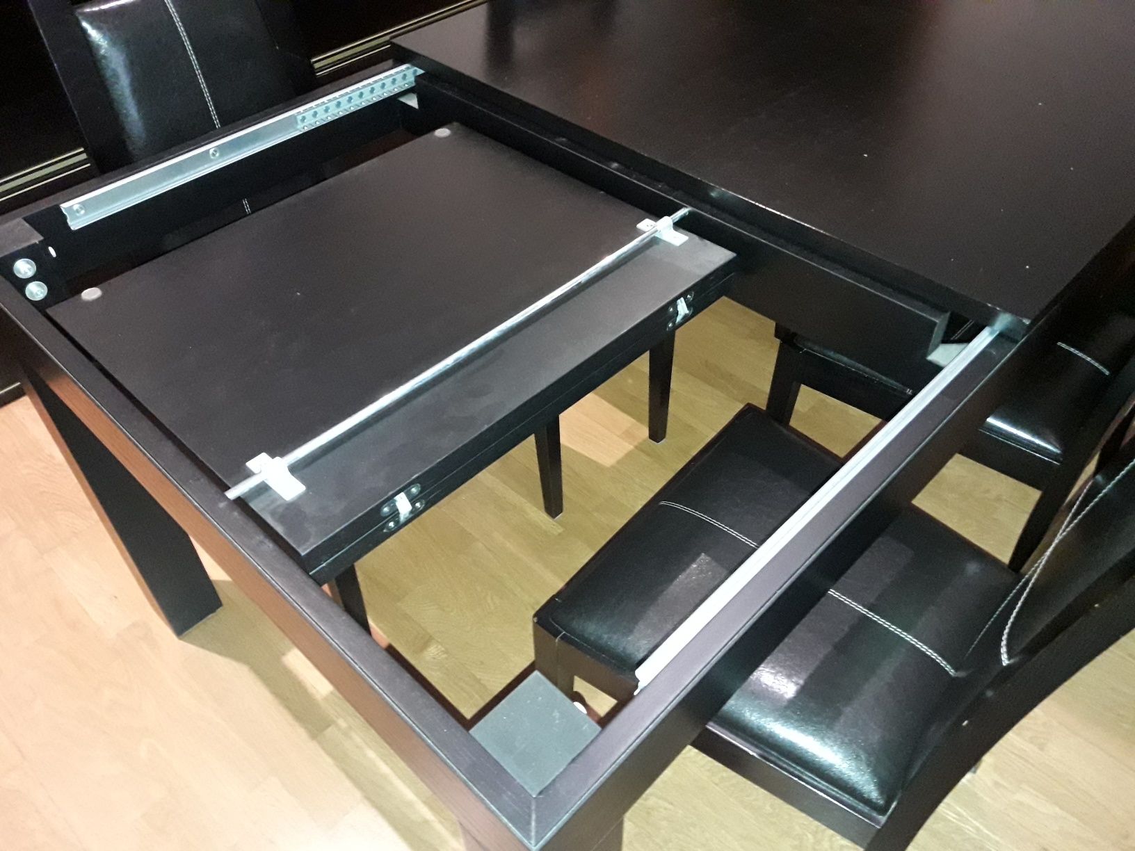 Mesa sala de jantar extensivel e 4 cadeiras preto wengue