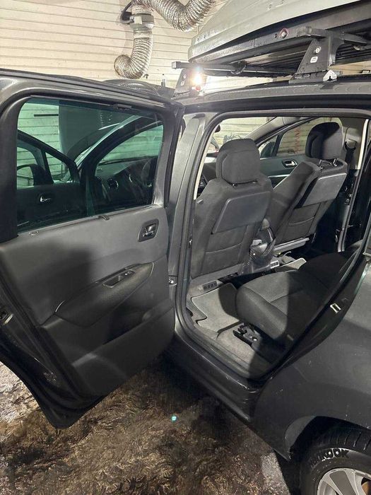 Peugeot 5008 • 2010 рік • 6 500 $