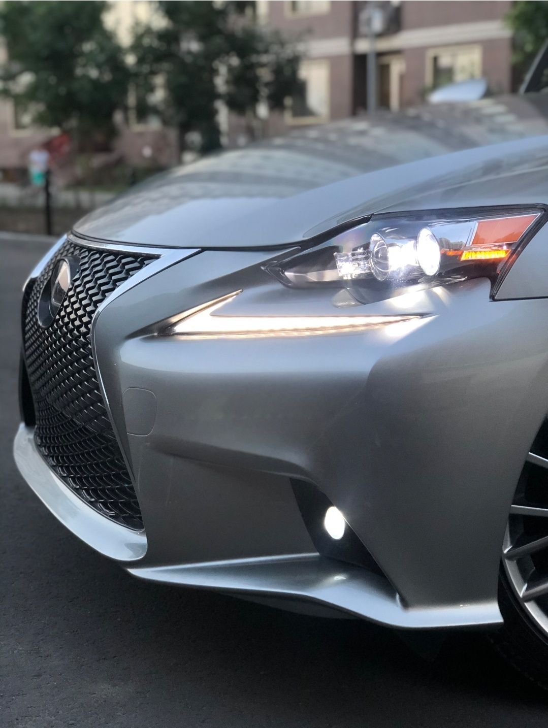 Lexus IS левая фара и дхо drl логотип значок ходовые огни