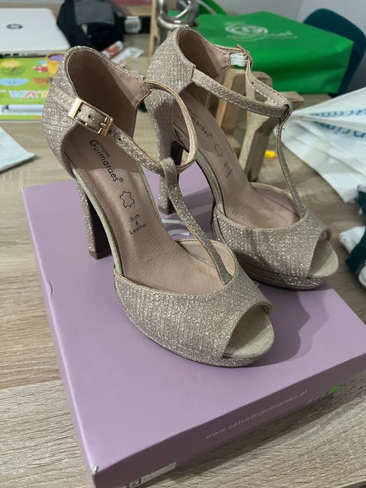 Sapatos de cerimonia n 35