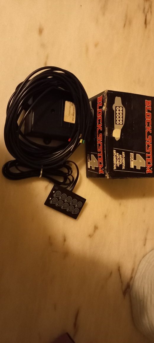 Sistema de bloqueio e anti-roubo para carro
