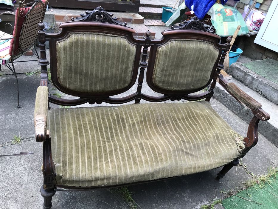 Срочно! Диванчик антикварный под реставрацию 1880-1900 гг.