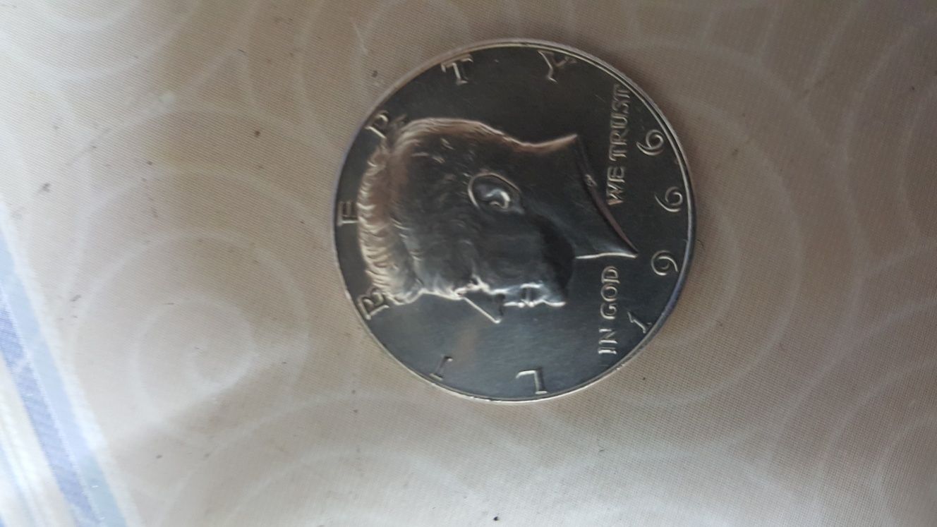 Vendo moeda de  coleção  kennedy de 1966