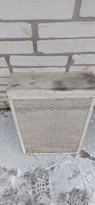 Металлическая решетка на  чугунные радиаторы .