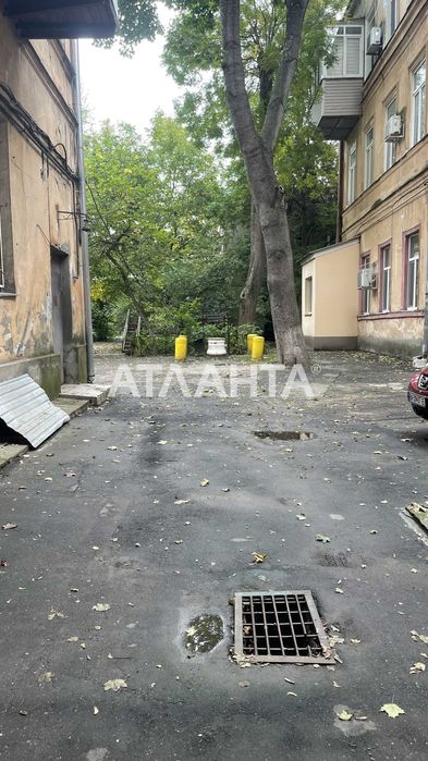 Предлагается квартира в центре Одессы 10 комнат
