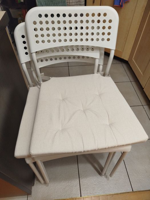 Krzesła 4sztuki z poduchami Ikea