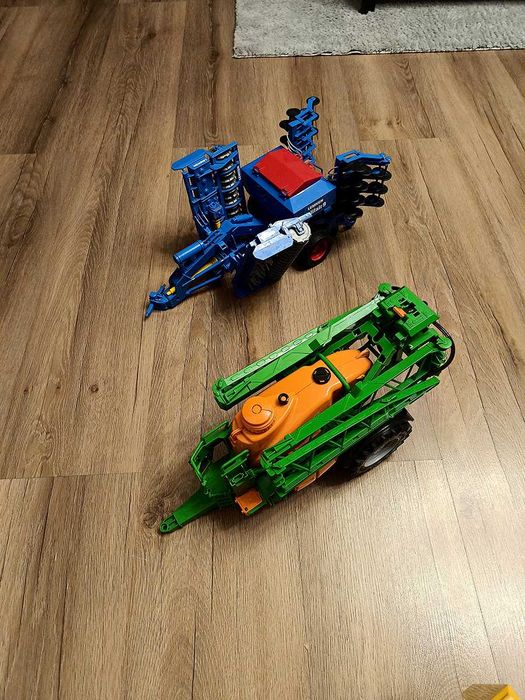 Zabawki BRUDER - zestaw - farma - Traktor, przyczepa, maszyny