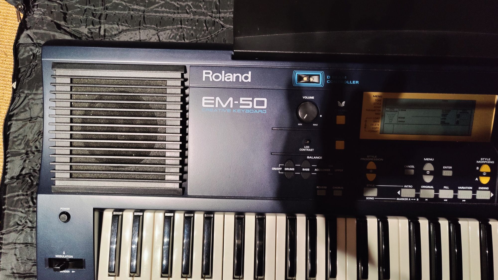 Roland EM 50 órgão estado novo