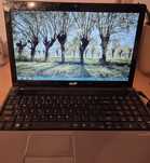 Dwa laptopy i tablet na części