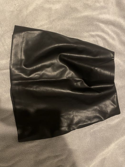 Спідниця з еко-шкіри