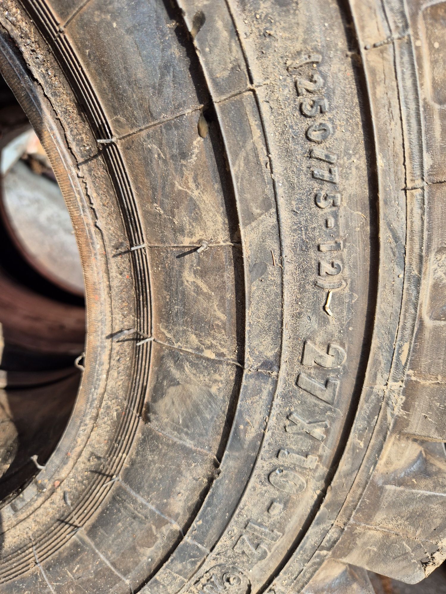 Opony 250/75-12  27x10-12
