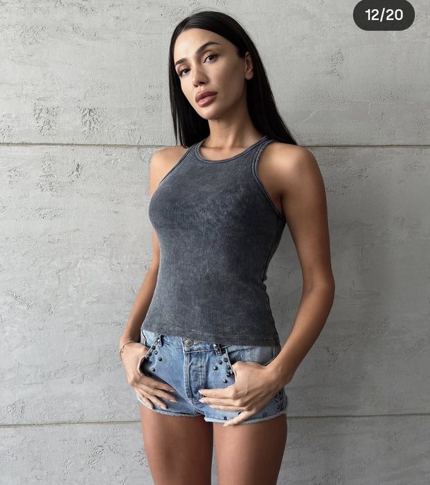 Майка сіра та рожева