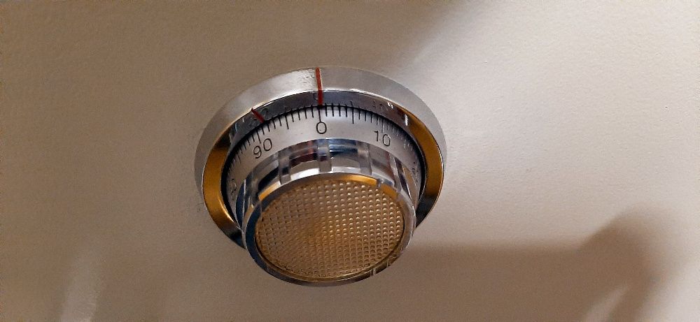 Sejf Sejfy Szafa Pancerna Szybas  Wrzutnia Broń Alarm