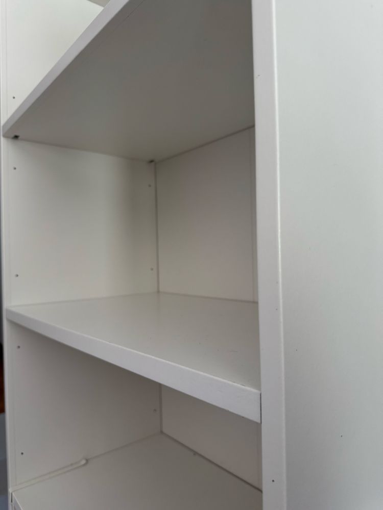 Estante IKEA Brimnes