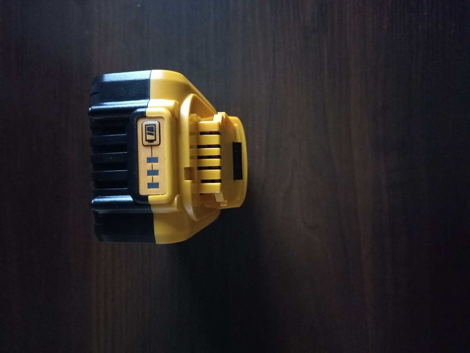 Акумулятор DeWalt 8Ah Lithium ion 8400ma Деволт