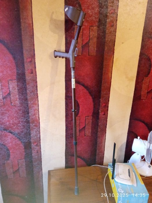Продам костыль или трость для ходьбы на 4 опорах