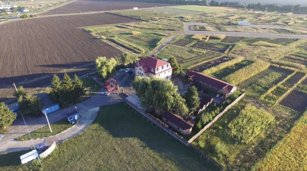 Продаж готового ресторанно-готельного комплексу, 25 соток землі