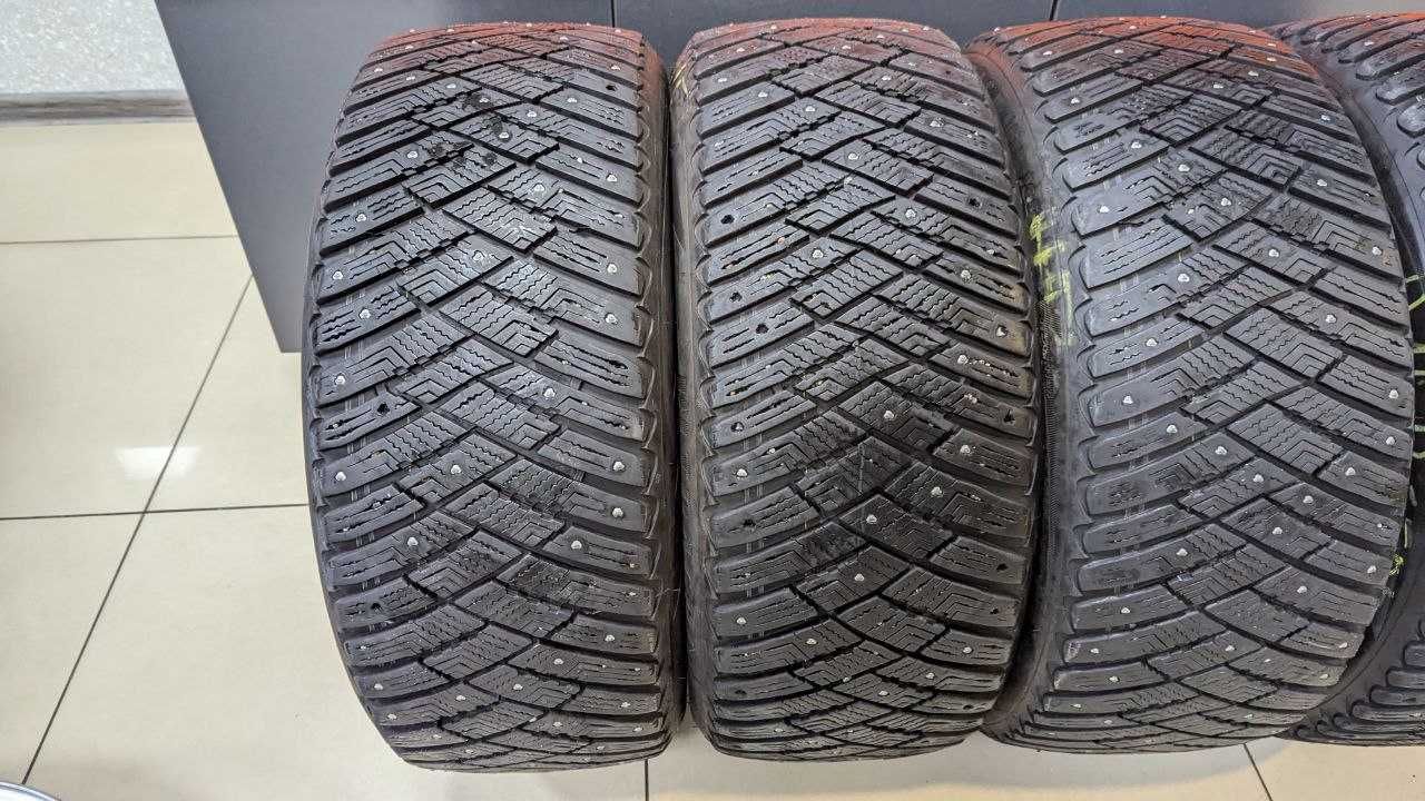 Шиповані шини 225/50 R17 98T Goodyear UltraGrip Ice Arctic