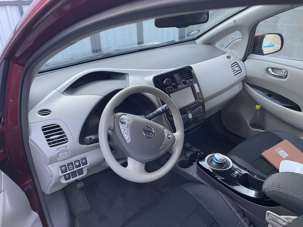 Nissan leaf 24 кв 2013рік