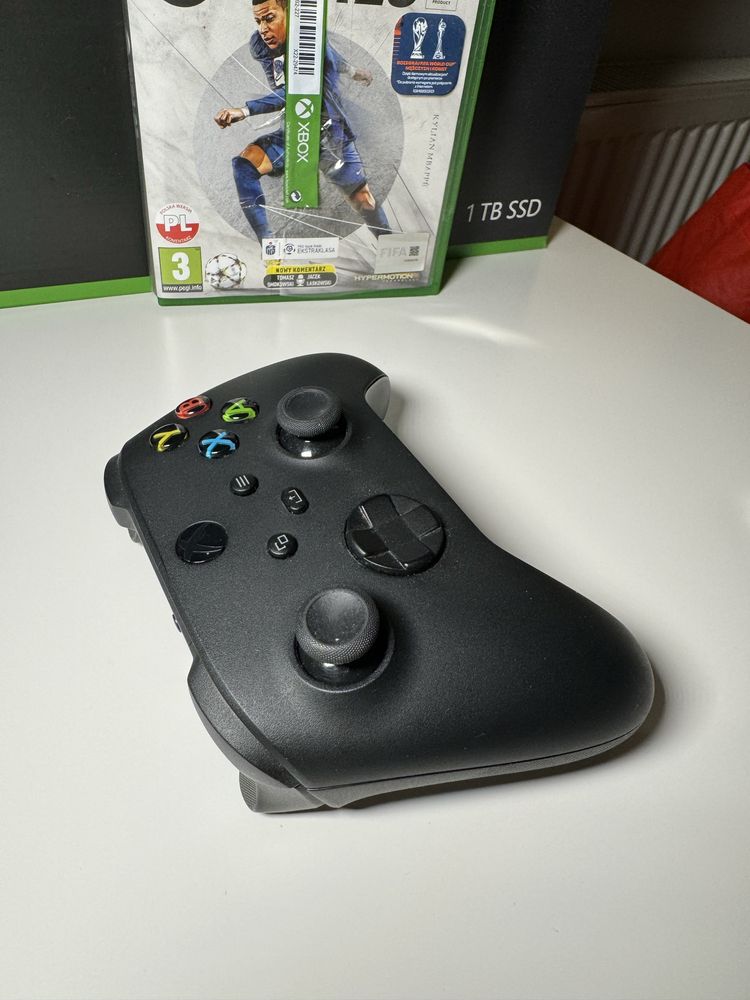 Xbox Series X 1Tb + pad + gra fifa