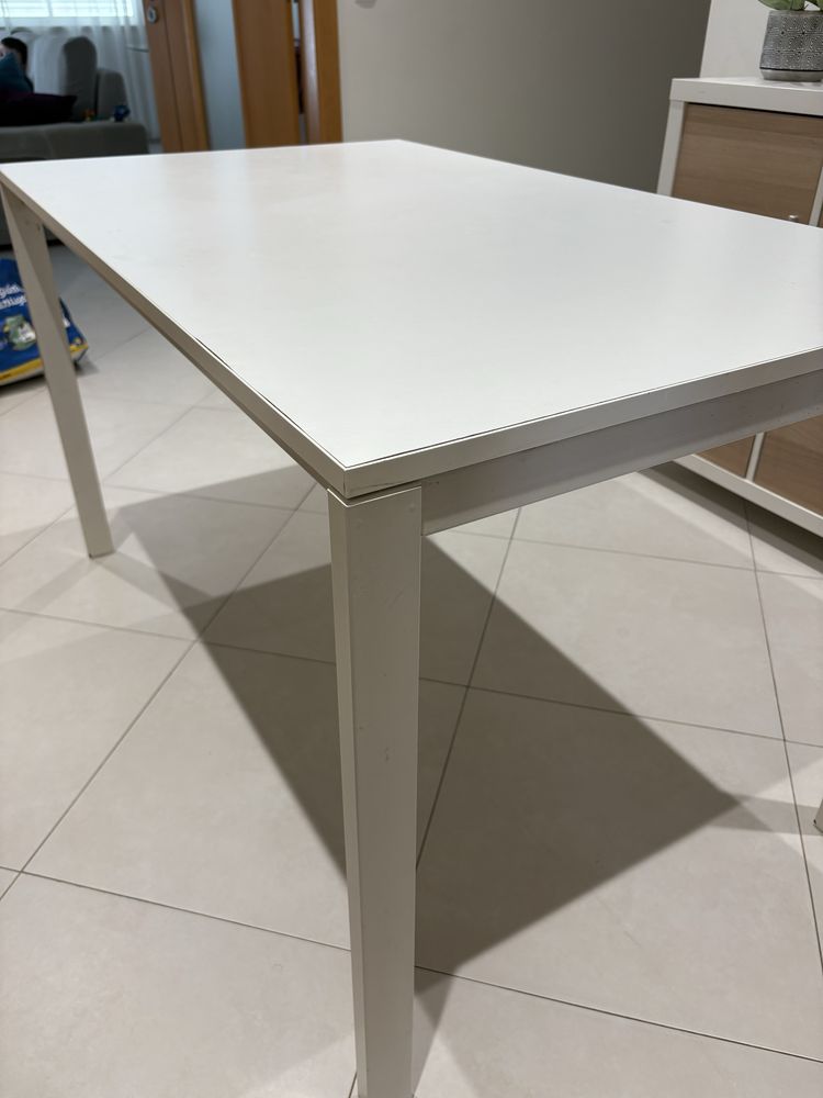 Mesa IKEA branca c/cadeiras