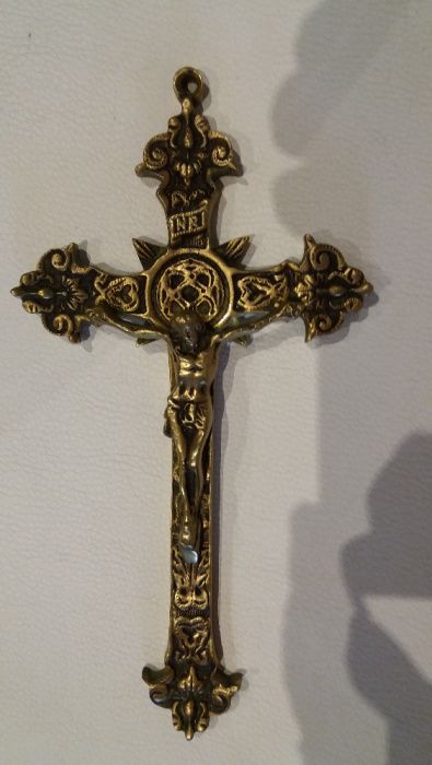 Crucifixo antigo em bronze