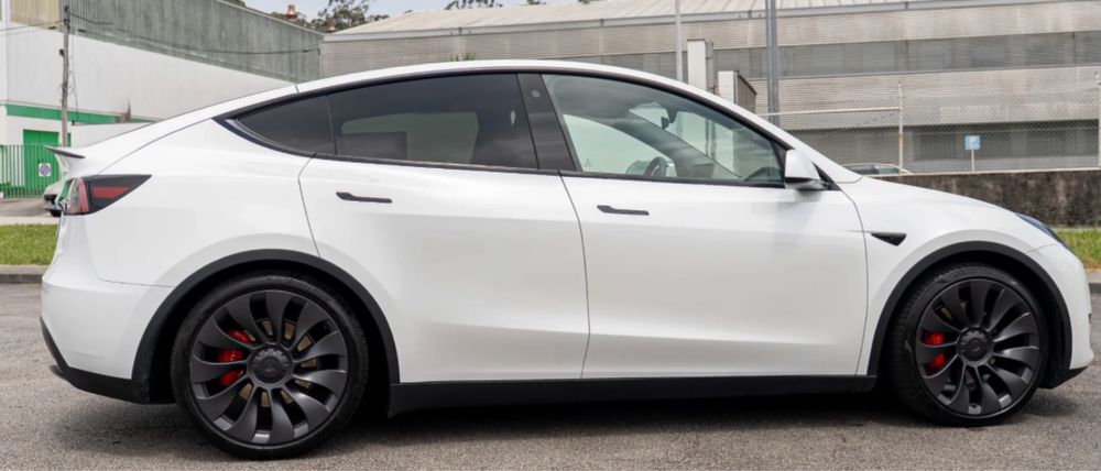 Tesla model y performance 2023