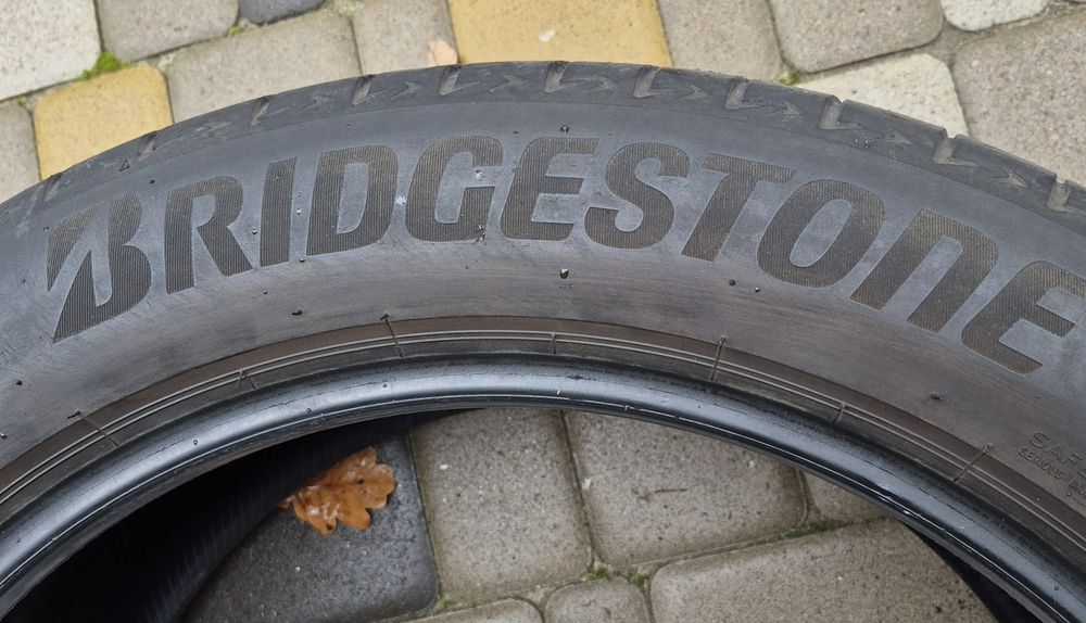 Шини Bridgestone Alenza 001 255/50 R20