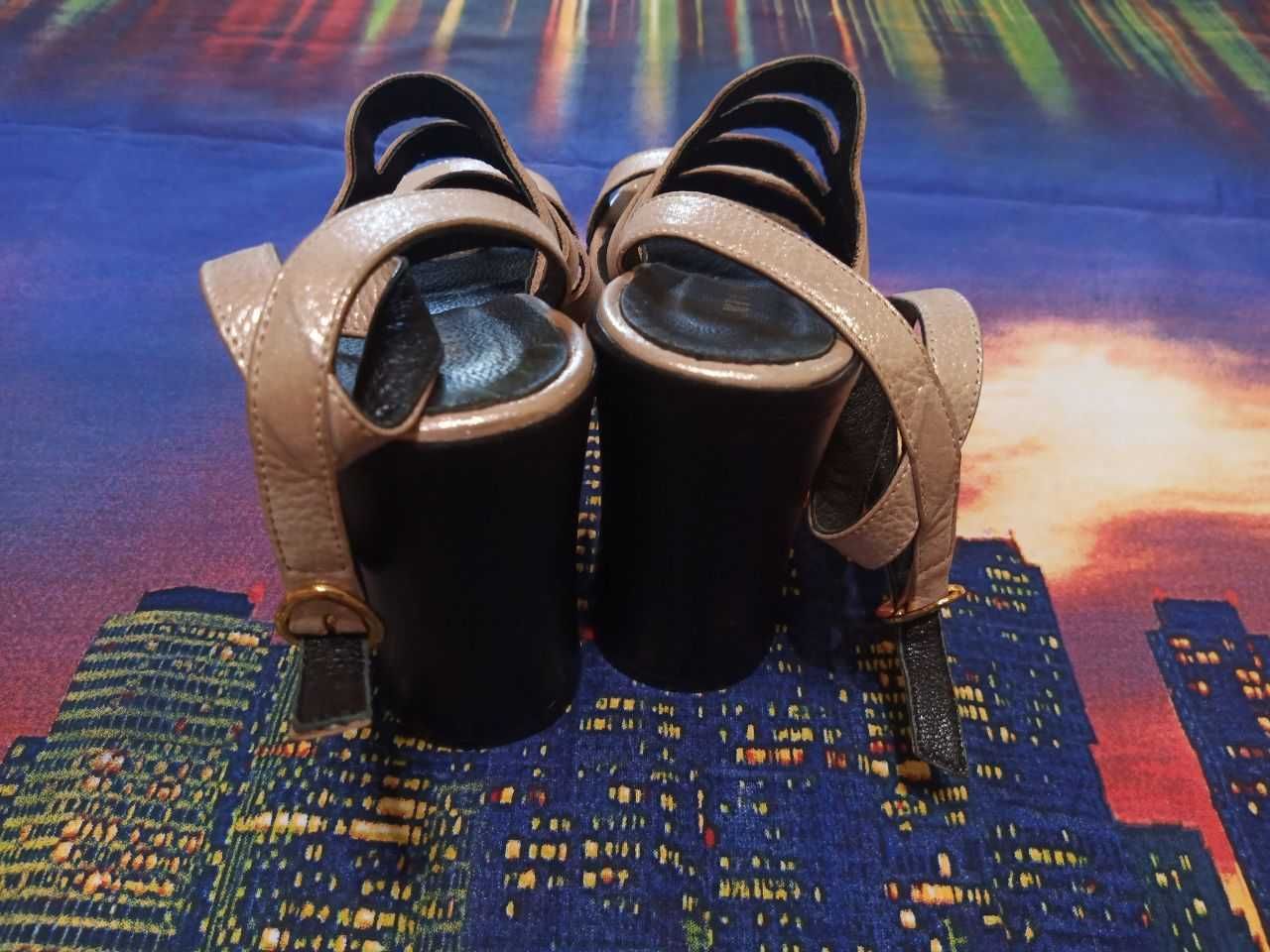Летние пудровые босоножки на устойчивом удобном каблуке