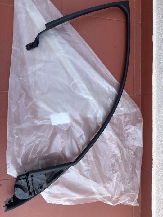 Friso Aro do Vidro Dianteiro Direito BMW SÉRIE 1