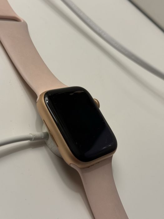 Apple Watch Series 6 GPS 44mm Gold Aluminum Case