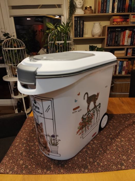Curver pojemnik na suchą karmę dla kota - 12kg (35L) drobny defekt