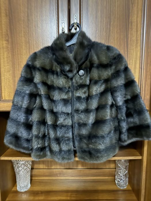 Продам норкову шубку тренодового кольору